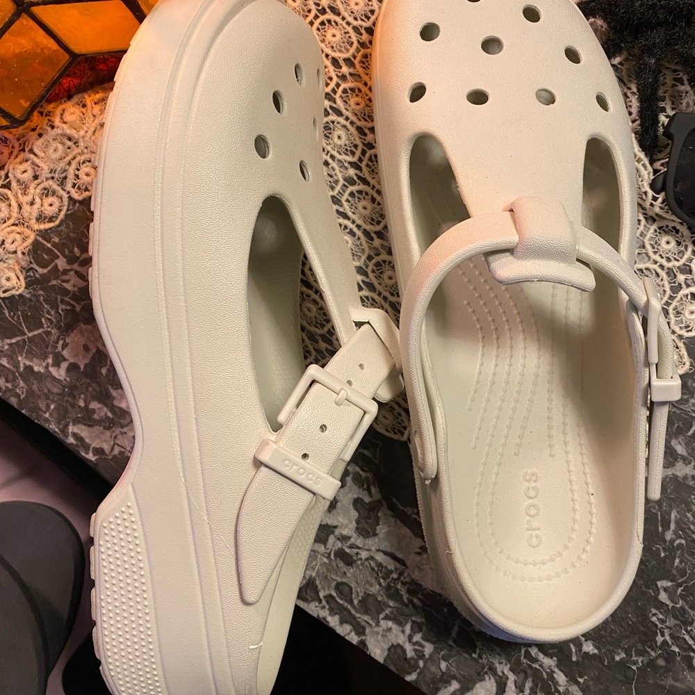 CROCS women's or men's Cream Sandals - Picture 5 of 7